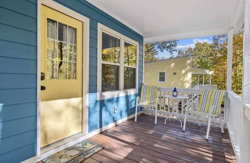 Hendersonville Casa | Cozy 1BR Cottage w/ Firepit | Close to Downtown