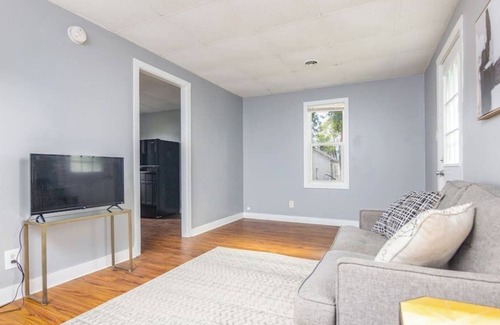 West Des Moines Apartamento | Cozy 1BR Home W/ Free Parking in Valley Junction