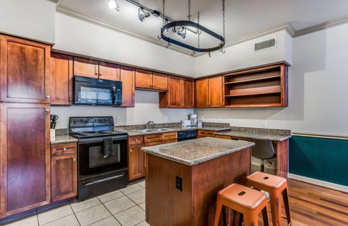 McNeil Apartamento | Cozy 1BR in Champion City Park 6744