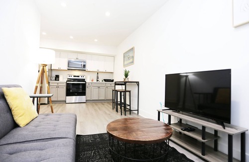 Petworth Cama Y Desayuno | Cozy 1BR in Trendy D.C. Area | Stunning Views
