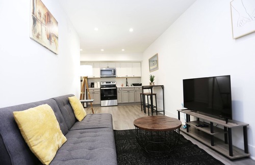 Petworth Cama Y Desayuno | Cozy 1BR in Trendy D.C. Area | Stunning Views