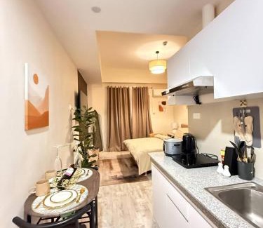 Minglanilla Apartamento | Cozy 1BR in Zef, Near Anjo World Wifi, Pool, Gym