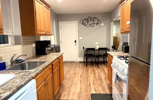 Rogers Park Apartamento | Cozy 1BR Retreat Near Transit, Dining And Parking
