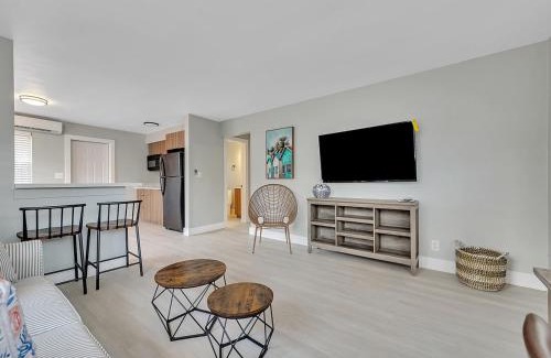 North Beach Apartamento | Cozy 1BR Seaside Steps to Hollywood Beach More
