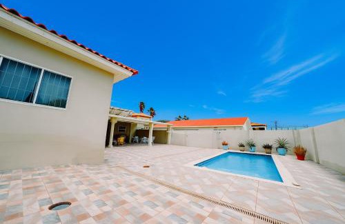Kamay Apartamento | Cozy 1BR Studio w Pool Near Palm Beach