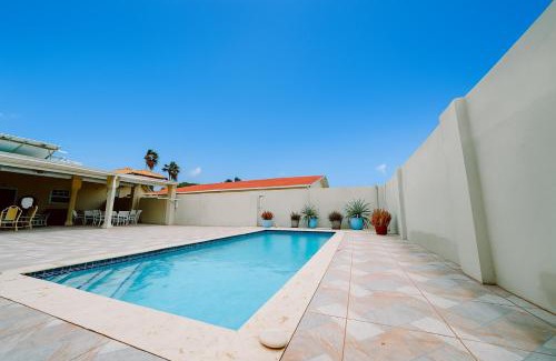 Kamay Apartamento | Cozy 1BR Studio w Pool Near Palm Beach