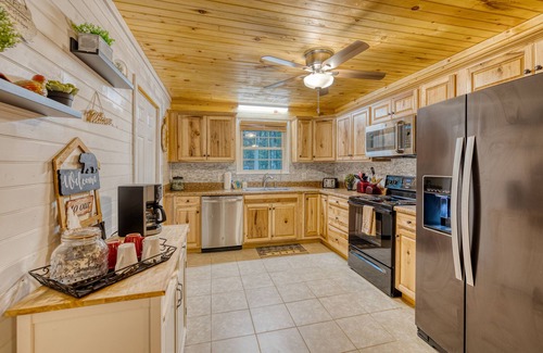 Ellijay Cabina | Cozy 2/2 Cabin - Hot Tub, Pet friendly, Close to Cohutta Forest & Carter Lake