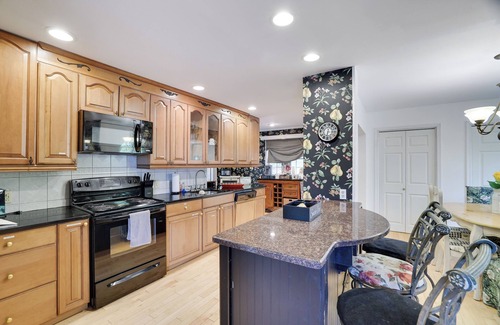East Stroudsburg Casa | Cozy 2/3 bedroom house in welcoming Bushkill with Pool Table & Free Amenities.