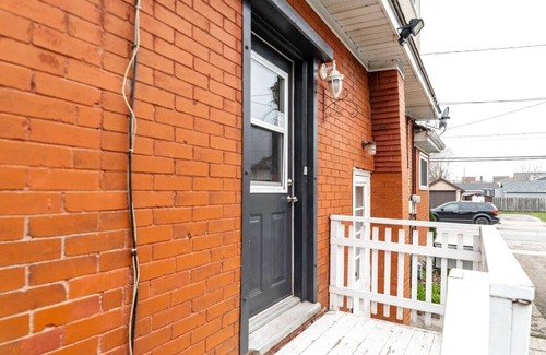 Welland Casa | Cozy 2 BDR Home/Apt. 20 mins to falls in Niagara