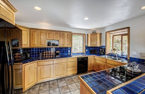 Breckenridge Casa | Cozy 2 BDR + Loft w/Mtn Views & Foosball!