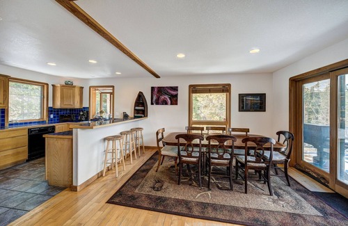 Breckenridge Casa | Cozy 2 BDR + Loft w/Mtn Views & Foosball!
