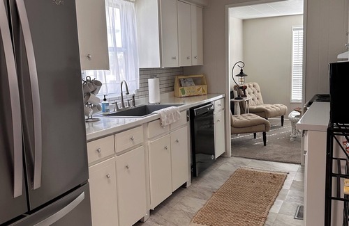 Venice Casa | Cozy 2-bedroom mobile home in beautiful Venice with WiFi, lovely screened lanai