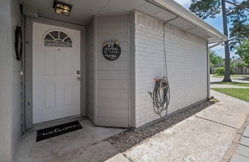 Spring Casa | Cozy 2 Bed 1 Bath Home near IAH