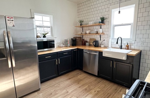 Lincoln Apartamento | Cozy 2 bed/ 1 bath home - Minutes from UNL & Downtown. Pet- Friendly!