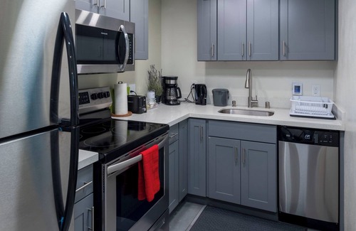 West Seattle Casa | Cozy 2-bed/1ba daylight basement, Sleeps 6, 2 miles from Alki Beach
