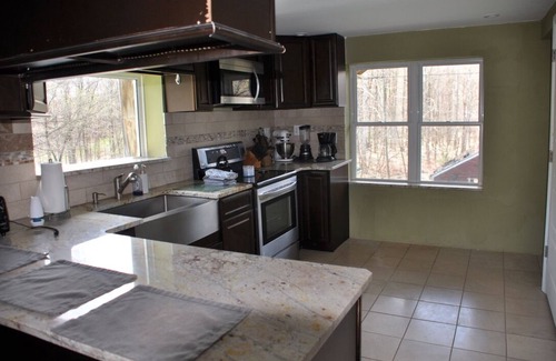 Mount Upton Apartamento | Cozy 2 bed 2 bath apt. with porch, peaceful Riverfront in the NW Catskill area