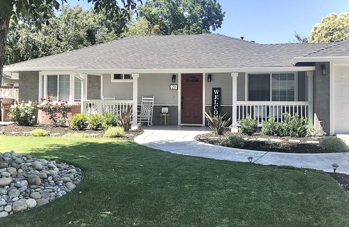 Pleasant Hill Casa | Cozy 2 bed, 2 bath home, walking distance to everything! Big yard. Dog friendly!