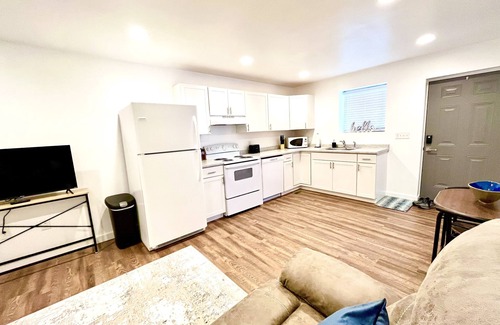 Fords Branch Apartamento | Cozy 2 Bed Apartment - Free Wi-Fi & Parking