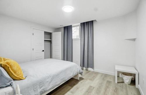 Southwest Calgary Apartamento | Cozy 2 bed Basement in SW Calgary Close to Banff, Spruce Meadows