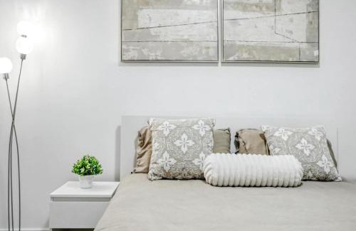 Southwest Calgary Apartamento | Cozy 2 bed Basement in SW Calgary Close to Banff, Spruce Meadows