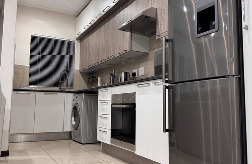 Greater Johannesburg Metropolitan Area Apartamento | Cozy 2 Bed in Stunning Golf Estate