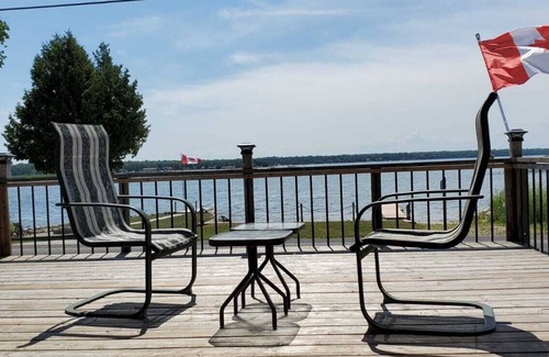 Stokes Bay Cabaña | Cozy 2 bed rooms with bunkie cottage. 20 mins way from tobermory.