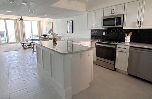 Ocean View Halifax Estates Condominio | Cozy 2-bedroom condo in charming Daytona Beach Shores.