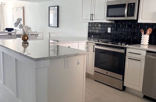 Ocean View Halifax Estates Condominio | Cozy 2-bedroom condo in charming Daytona Beach Shores.