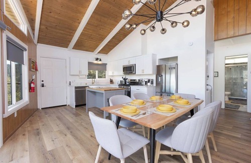 Pine Mountain Club Cabina | Cozy 2 Bedroom Cabin In Pine Mountain Club With Breathtaking View!