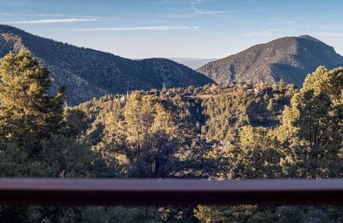 Pine Mountain Club Cabina | Cozy 2 Bedroom Cabin In Pine Mountain Club With Breathtaking View!