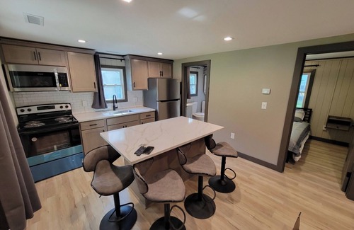 St. Helen Cabina | Cozy 2-bedroom cabin with WiFi, AC, garage, sleeps 6 in Saint Helen 222