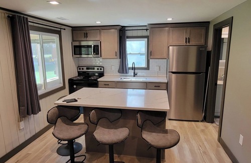 St. Helen Cabina | Cozy 2-bedroom cabin with WiFi, AC, garage, sleeps 6 in Saint Helen 222