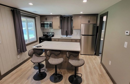 St. Helen Cabina | Cozy 2-bedroom cabin with WiFi, AC, garage, sleeps 6 in Saint Helen 222