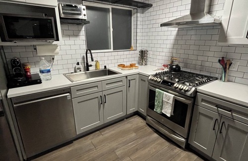 Green Valley Lake Cabina | Cozy 2-bedroom cabin in charming Green Valley Lake with Jacuzzi, AC, EV Charger