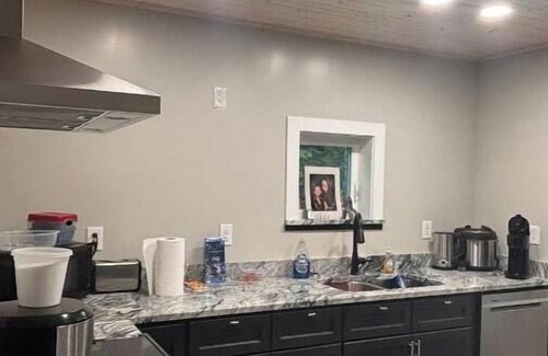 North Pole Cabina | Cozy 2 bedroom, 1.5 bathrooms located in North Pole Alaska