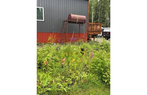 North Pole Cabina | Cozy 2 bedroom, 1.5 bathrooms located in North Pole Alaska