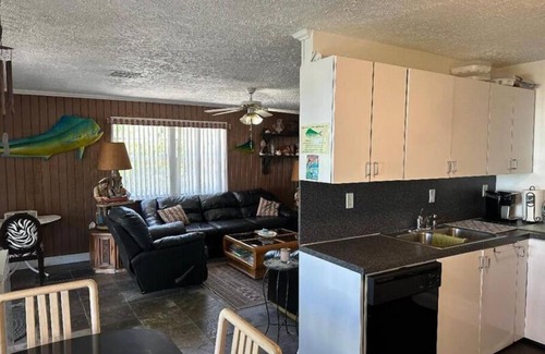 Breezeswept Beach Estates Casa | Cozy 2 Bedroom 1 Bath Canal Front Home On Ramrod Key