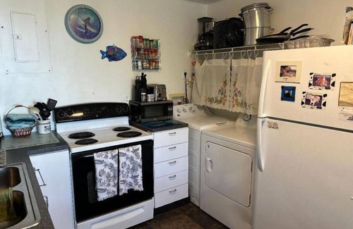Breezeswept Beach Estates Casa | Cozy 2 Bedroom 1 Bath Canal Front Home On Ramrod Key