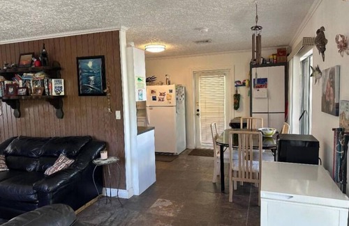 Breezeswept Beach Estates Casa | Cozy 2 Bedroom 1 Bath Canal Front Home On Ramrod Key