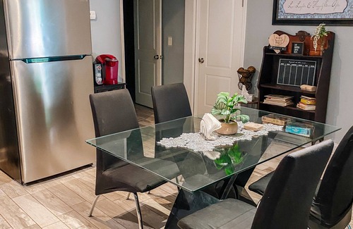 Buford Apartamento | Cozy 2-Bedroom, 1-Bath Private Basement with Kitchenette