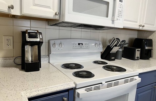 Bradenton Apartamento | Cozy 2 bedroom/1 bath short drive to Anna Maria Island
