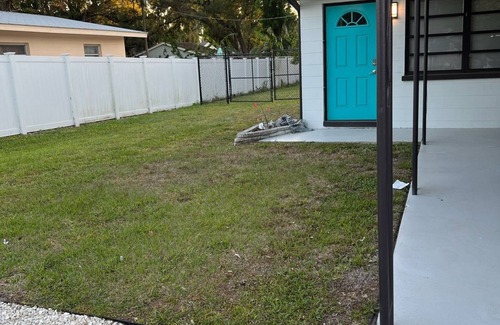 Bradenton Apartamento | Cozy 2 bedroom/1 bath short drive to Anna Maria Island