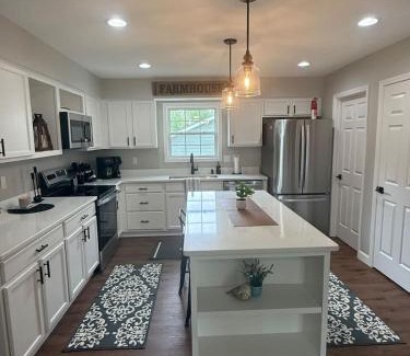 Hendersonville Casa | Cozy 2 bedroom 2 bath getaway Villa