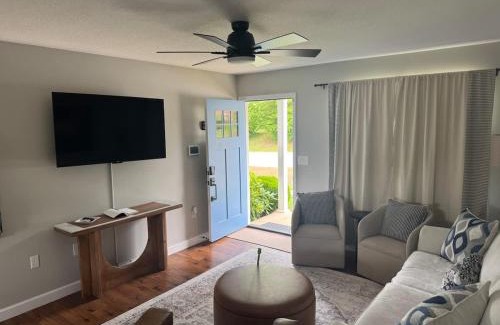 Hendersonville Casa | Cozy 2 bedroom 2 bath getaway Villa