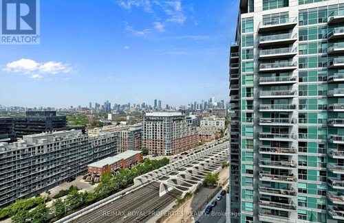 King West Village Apartamento | Cozy 2-bedroom 2 bathroom apartment with fitness room, WiFi in Downtown Toronto