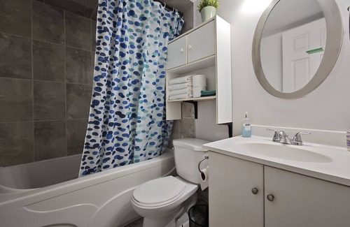 Bridlewood Casa | Cozy 2 Bedroom and A Study Big Bright Basement Unit