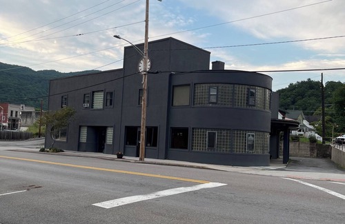 Big Stone Gap Apartamento | Cozy 2-bedroom apartment in downtown Big Stone Gap with views.