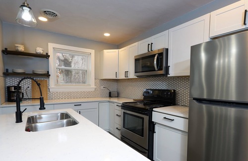Rocky Mount Apartamento | Cozy 2-bedroom apartment in charming Rocky Mount with WiFi, AC