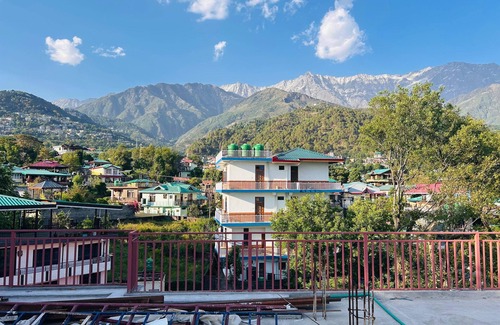 Dharamshala Apartamento | Cozy 2-bedroom apartment in peaceful Dharamshala with WiFi, AC