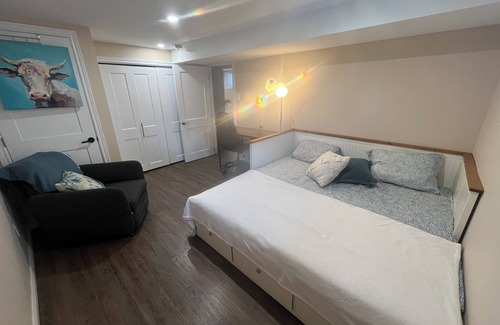 Brantford Casa | Cozy 2-bedroom apartment in peaceful location with comfy beds and fast Wi-Fi